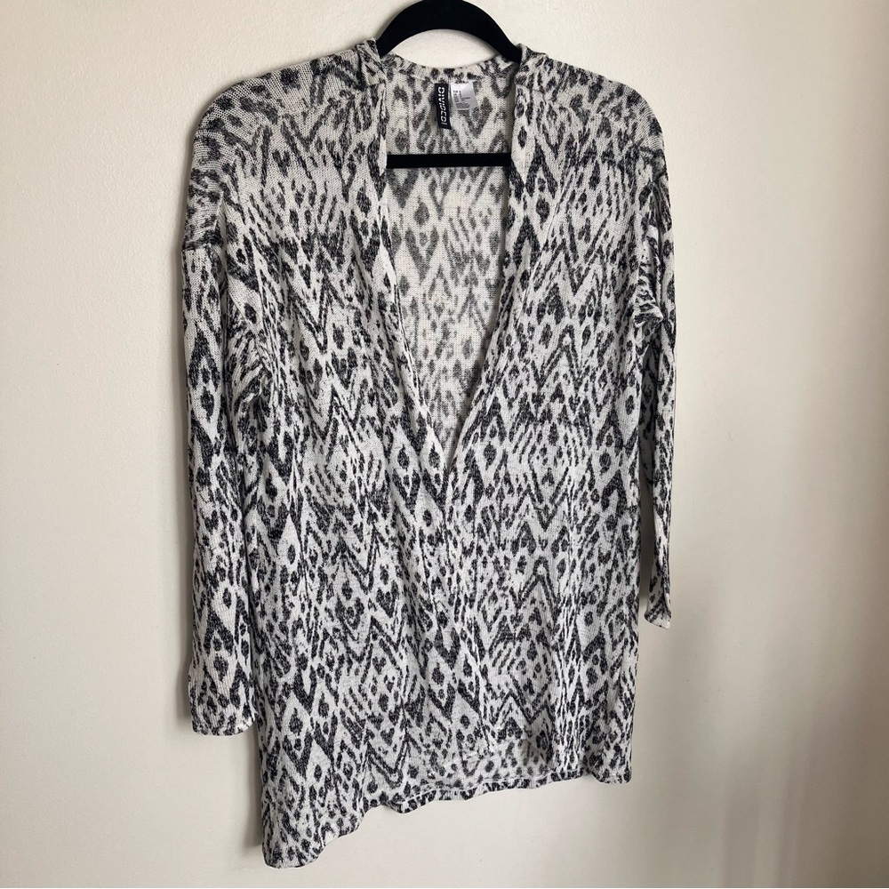 H&M Divided Lightweight Chevron Print Cardigan